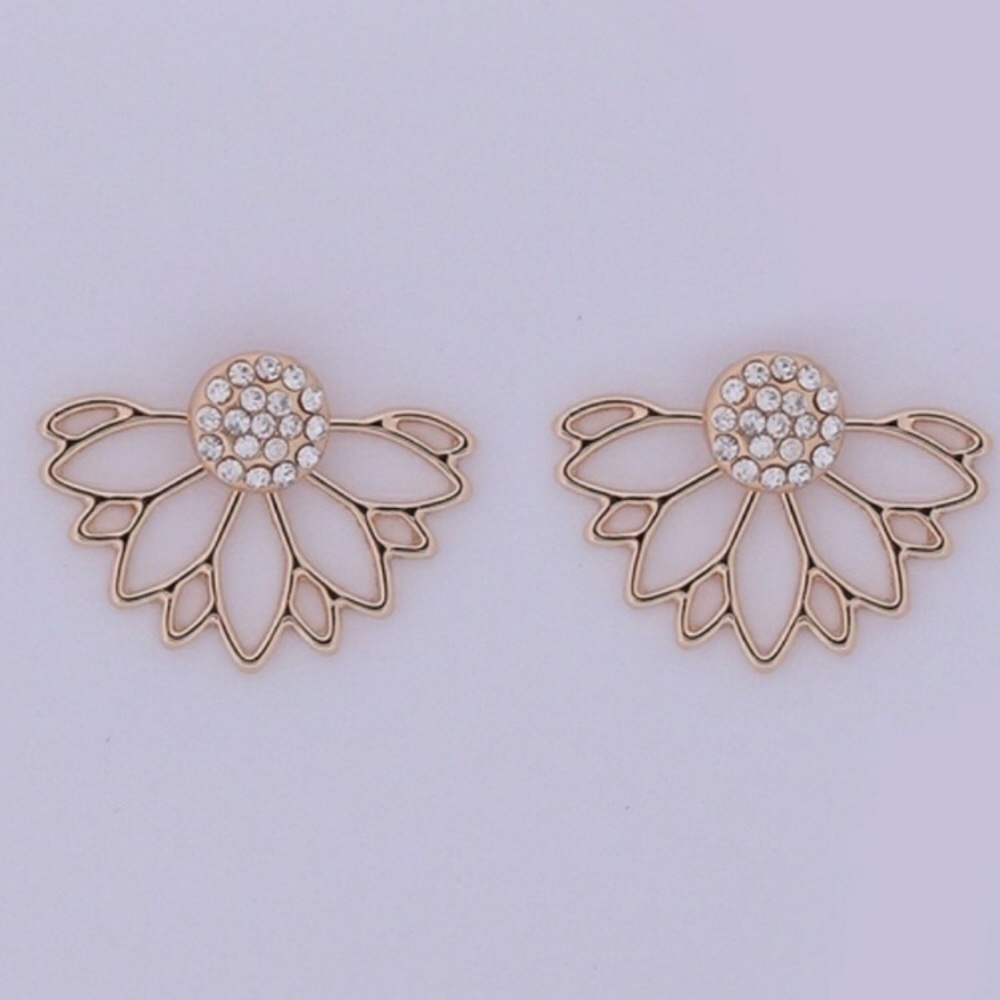 New Gold Tone Flower Earrings - Picture 2 of 6